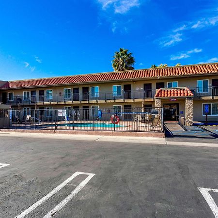 Econo Lodge Inn&Suites Escondido Downtown Exterior foto