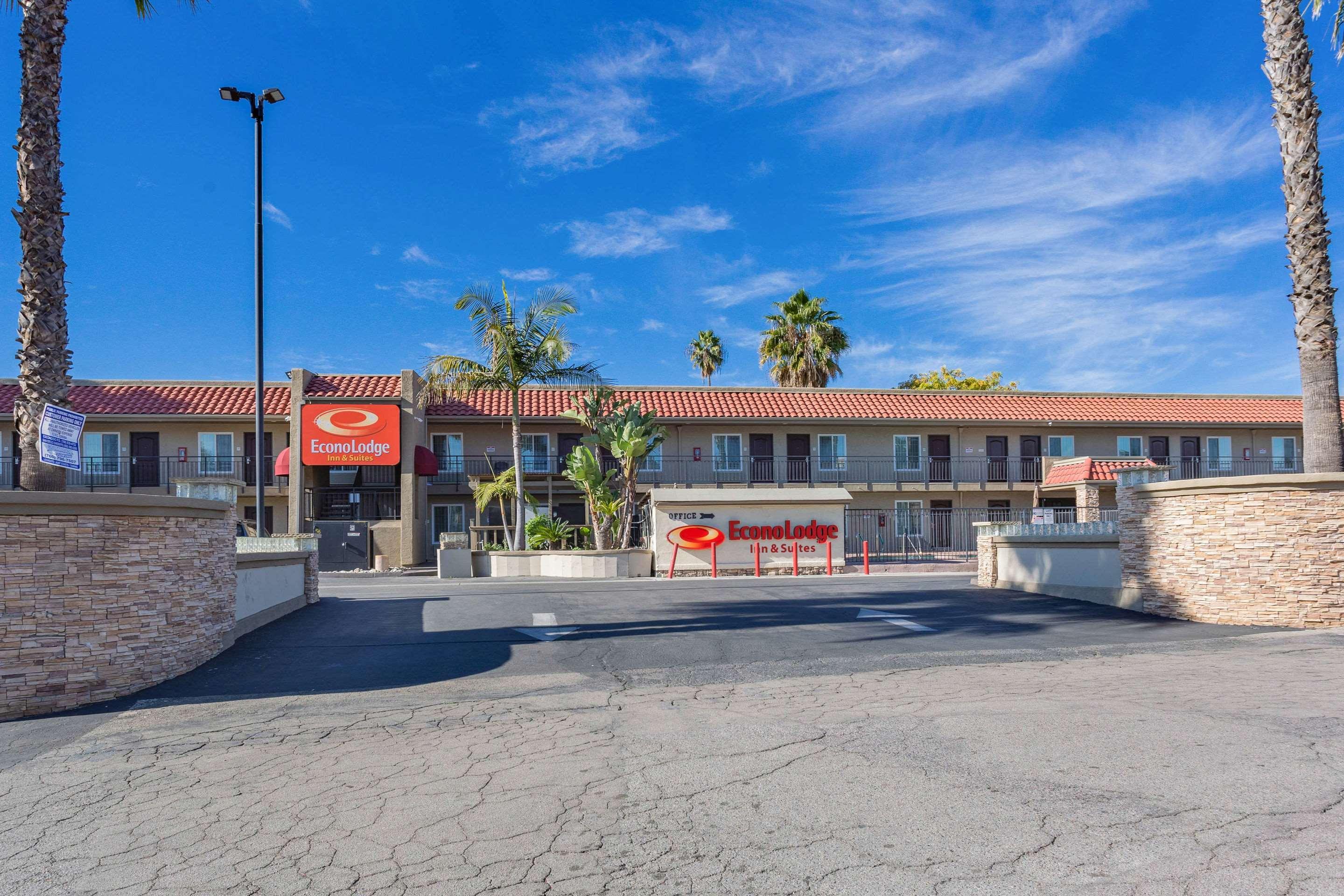 Econo Lodge Inn&Suites Escondido Downtown Exterior foto